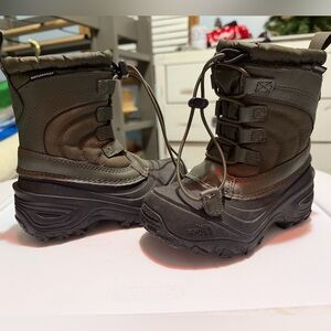 The North Face Kids Black/Army Green Rain & Snow Boots